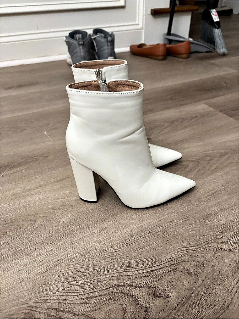 Women's White Pointed Toe Heeled Booties